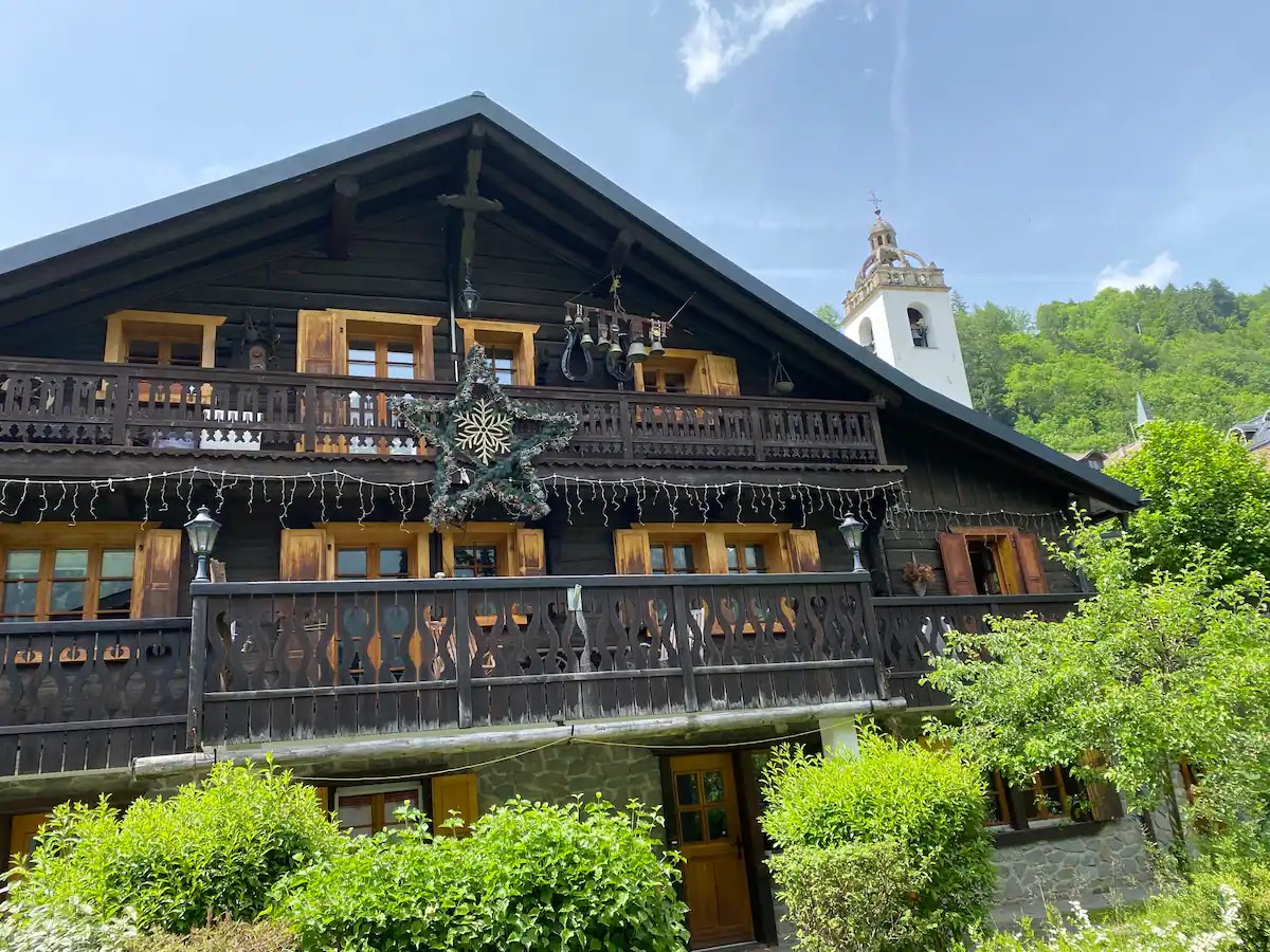Appartement central à Champéry avec terrasse, parking et vue montagne