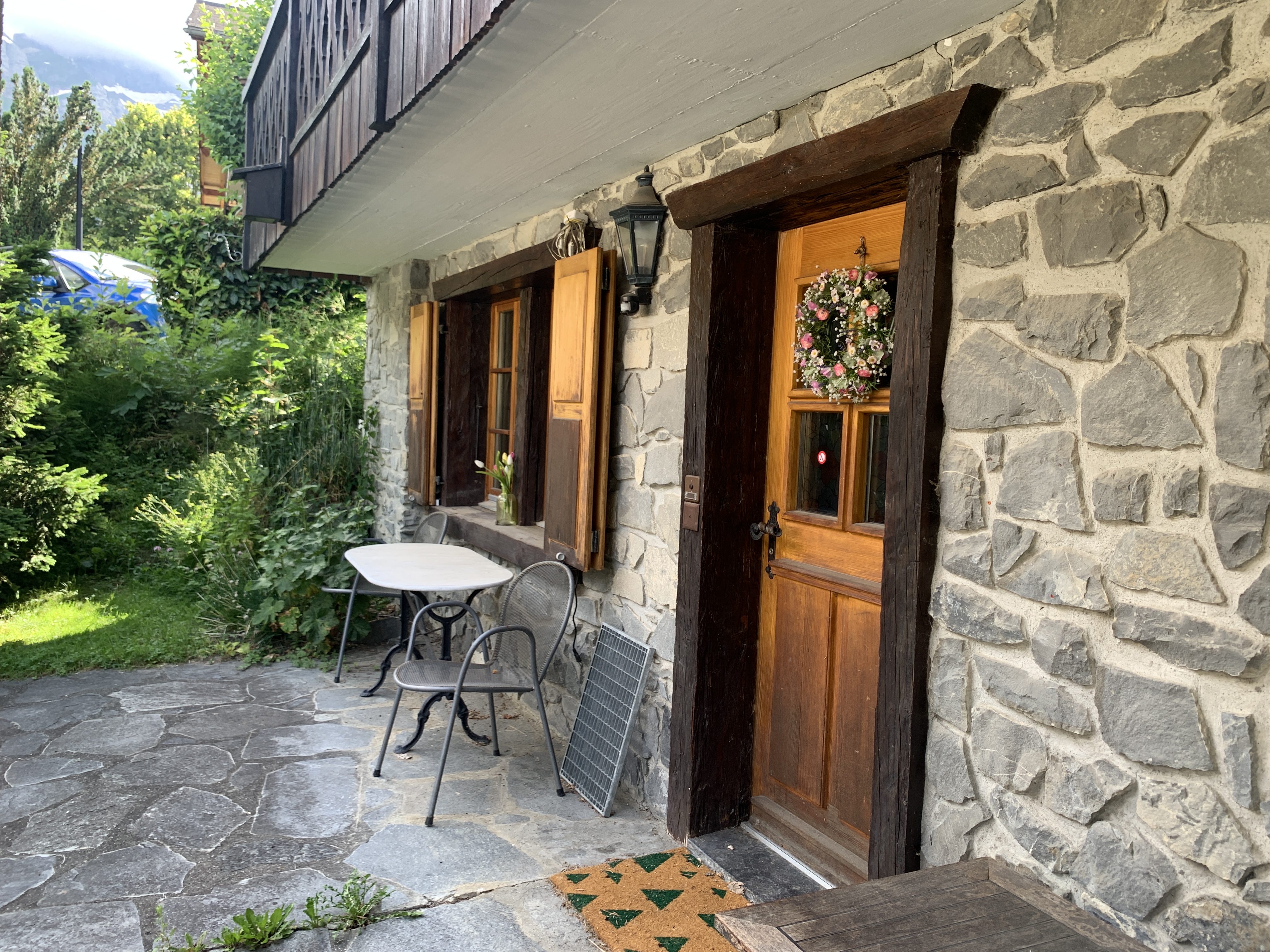 Appartement central à Champéry avec terrasse, parking et vue montagne